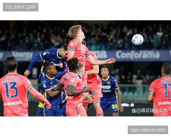 维罗纳在赛前最后一次合练中重点演练了定位球进攻后的防守站位 维罗纳在赛前最后一次合练中重点演练了定位球进攻后的防守站位